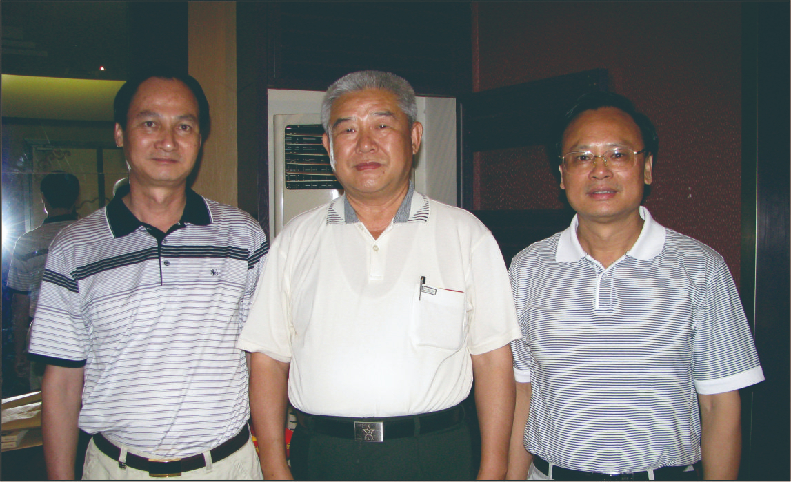 廣西區(qū)發(fā)改委領(lǐng)導(dǎo)陪同中國人民解放軍總參謀部政治部主任賈雪陽軍（照片中）到公司實(shí)地考察，并給予“好安節(jié)電器”高度評(píng)價(jià)